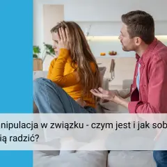 Mężczyzna próbuje rozmawiać, ale kobieta stosuje silent treatment, odwracając się od niego z ręką na głowie.