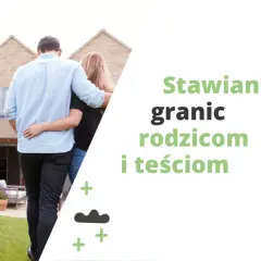 Para młoda z rodzicami przed domem. Jak postawić granice toksycznej teściowej i rodzicom.