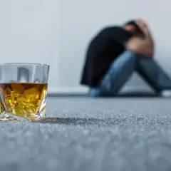 Alkoholizm to choroba psychiczna? Zrozum, jak niszczy mózg i psychikę