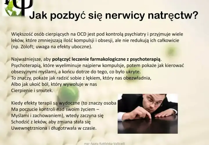 Jak pozbyć się nerwicy natręctw? Leczenie farmakologiczne i psychoterapia. Mężczyzna pochylony nad stołem, symbolizujący skupienie i walkę z obsesjami.