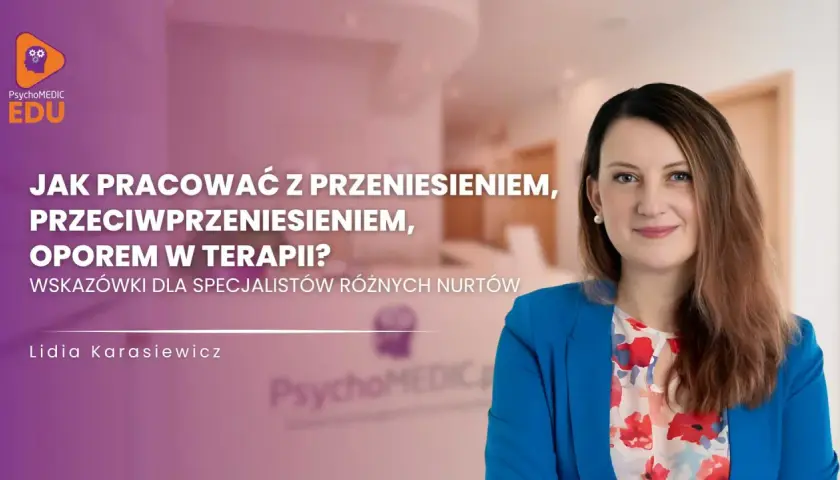 Kobieta w niebieskiej marynarce, Lidia Karasiewicz, omawia jak pracować z przeniesieniem i przeciwprzeniesieniem w terapii.