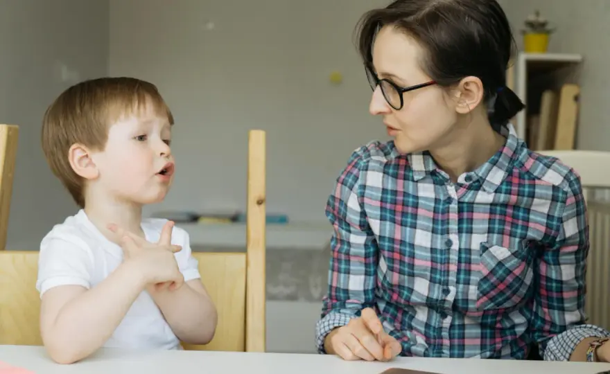 Afazja czy mutyzm? Jak odróżnić, gdy mowa nagle znika