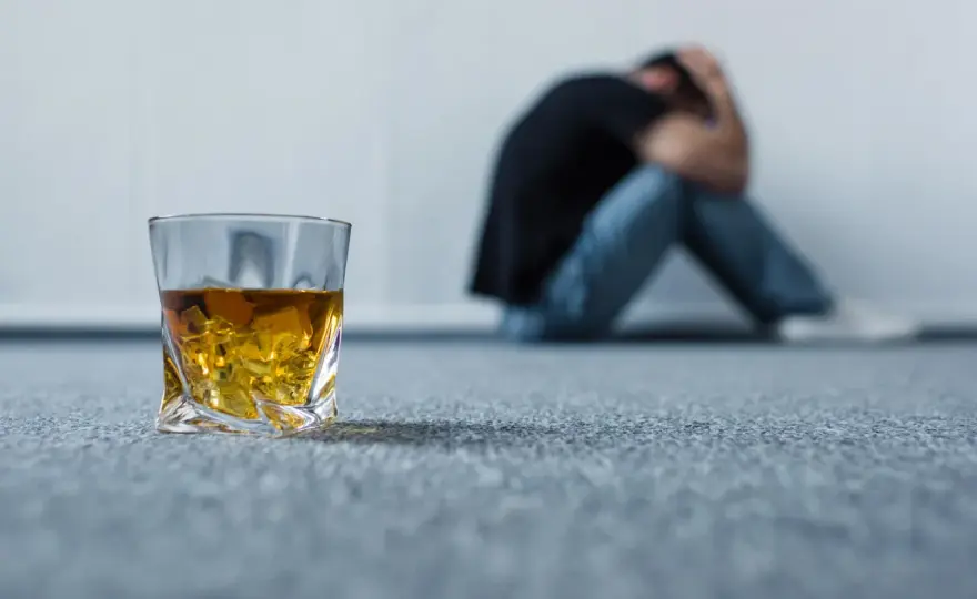 Alkoholizm to choroba psychiczna? Zrozum, jak niszczy mózg i psychikę
