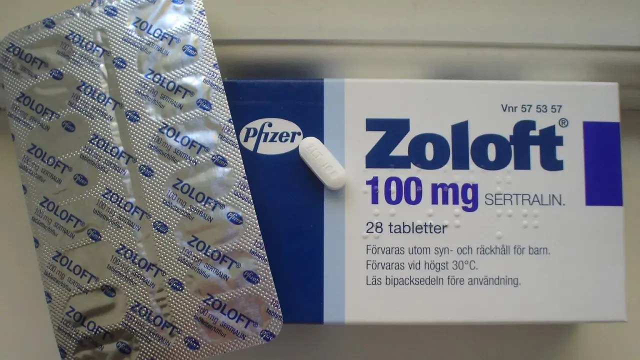 Opakowanie i blister leku Zoloft 100 mg z sertraliną, obok pojedyncza tabletka.