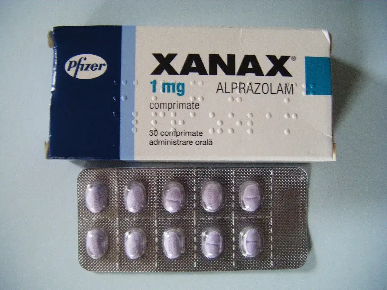 Opakowanie Xanax 1 mg z blistrem tabletek. Ważne jest prawidłowe xanax dawkowanie.
