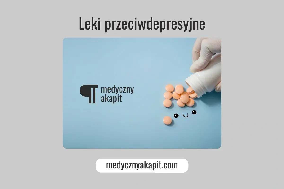 Ręka w rękawiczce wysypuje leki przeciwdepresyjne. Na niebieskim tle uśmiechnięta buźka z tabletek.