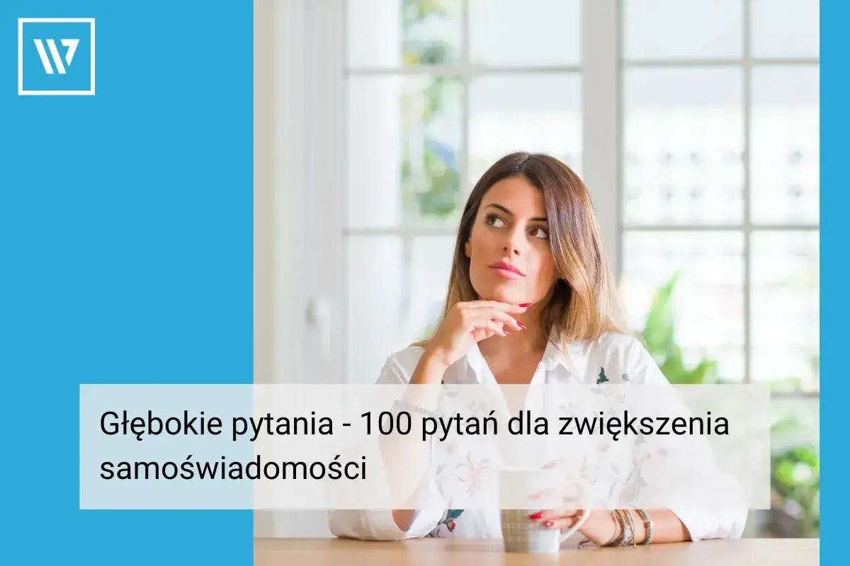 Kobieta zamyślona nad pytaniami psychologicznymi, które pomogą jej lepiej poznać siebie.